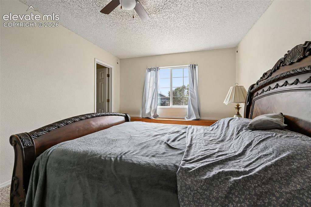 Image 15 of 32: Bedroom