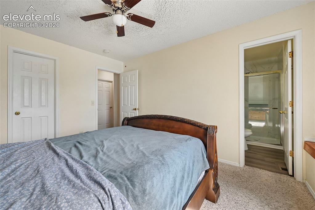 Image 17 of 32: Bedroom