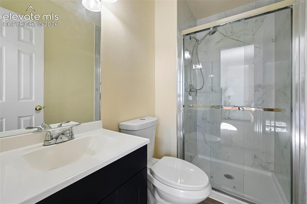 Image 18 of 32: Bathroom