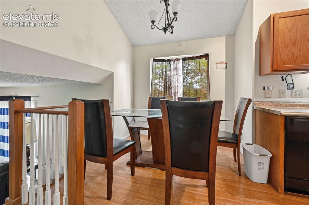 Image 5 of 32: Dining Area