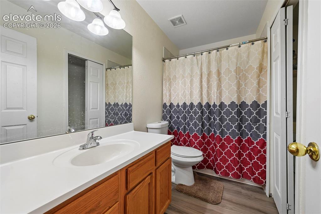 Image 8 of 32: Bathroom