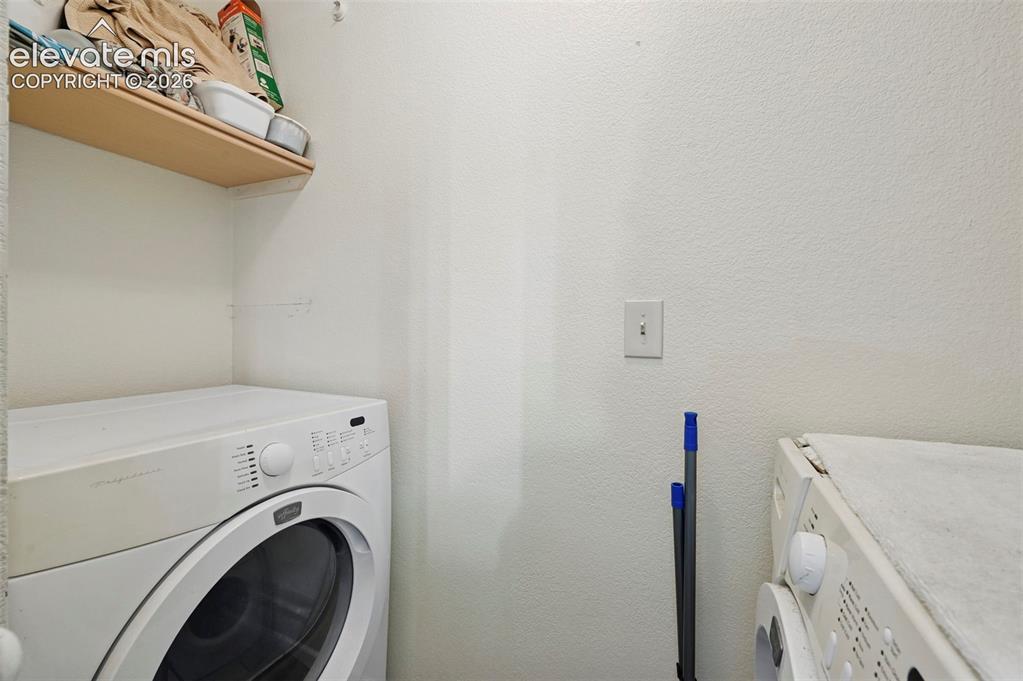 Image 9 of 32: Laundry