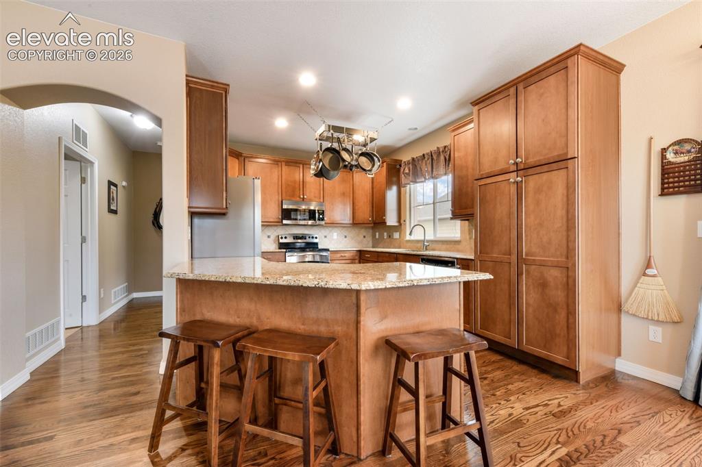 Image 12 of 50: Kitchen