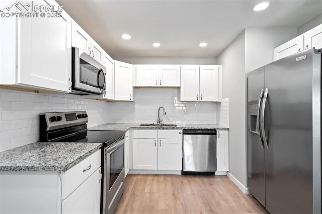 Image 9 of 34: Kitchen