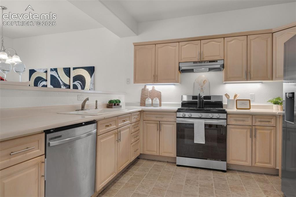 Image 10 of 38: Dining Area