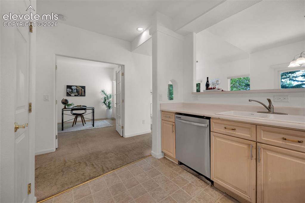 Image 11 of 38: Dining Area