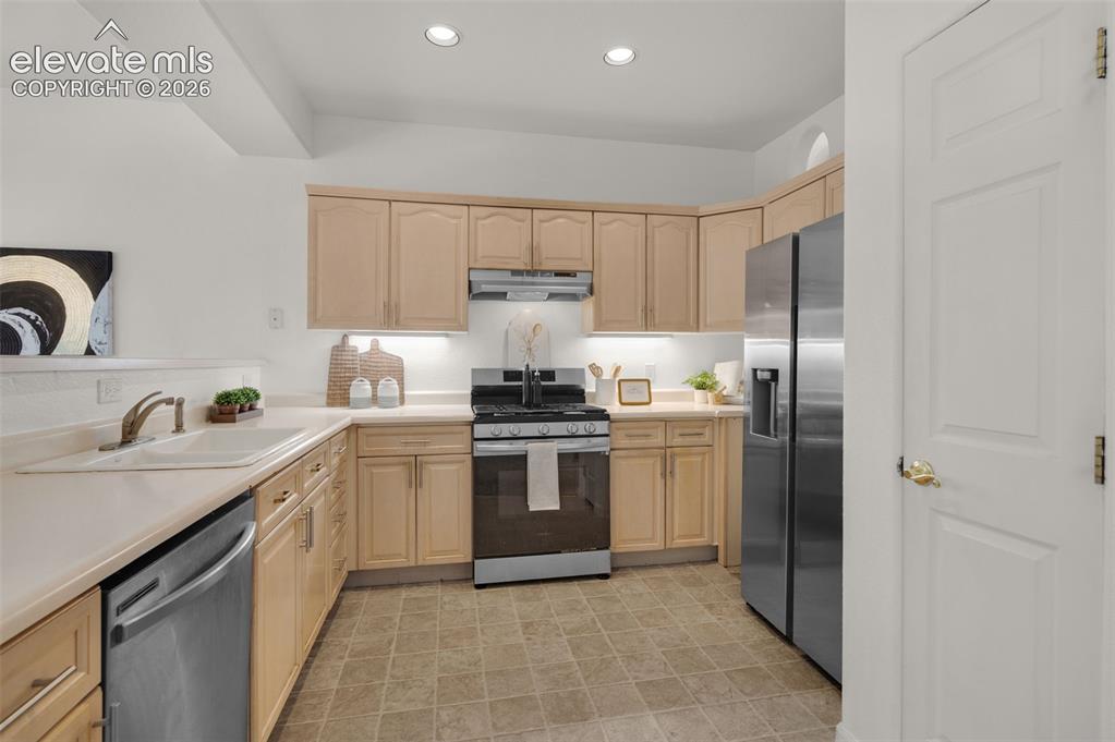 Image 13 of 38: Kitchen