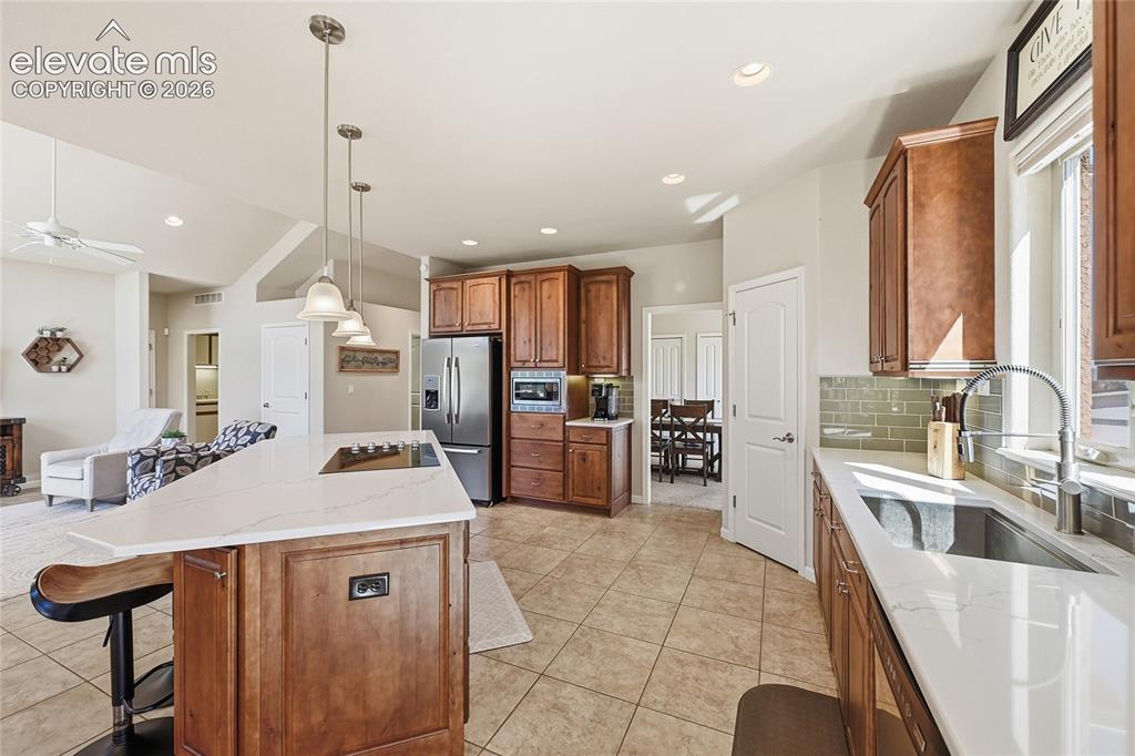 Image 15 of 36: Kitchen