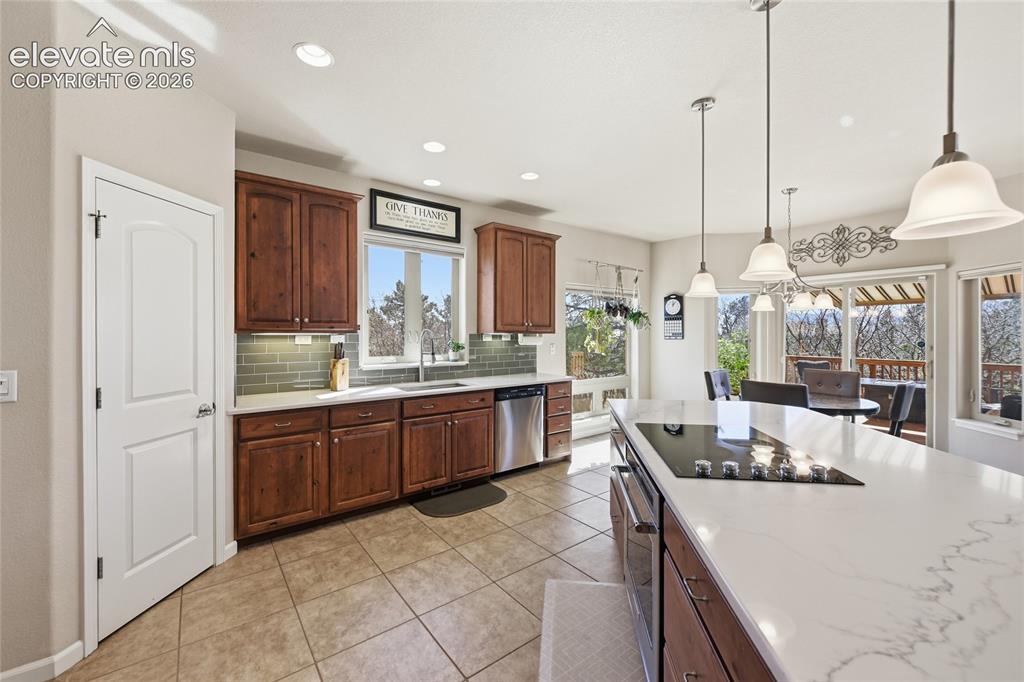 Image 17 of 36: Kitchen