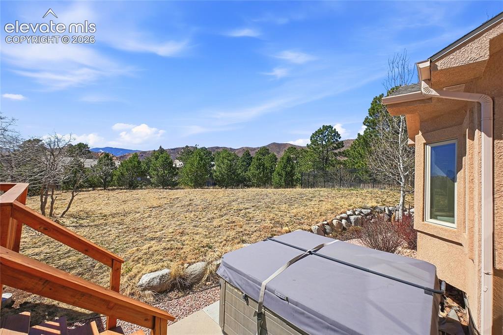Image 32 of 36: Yard