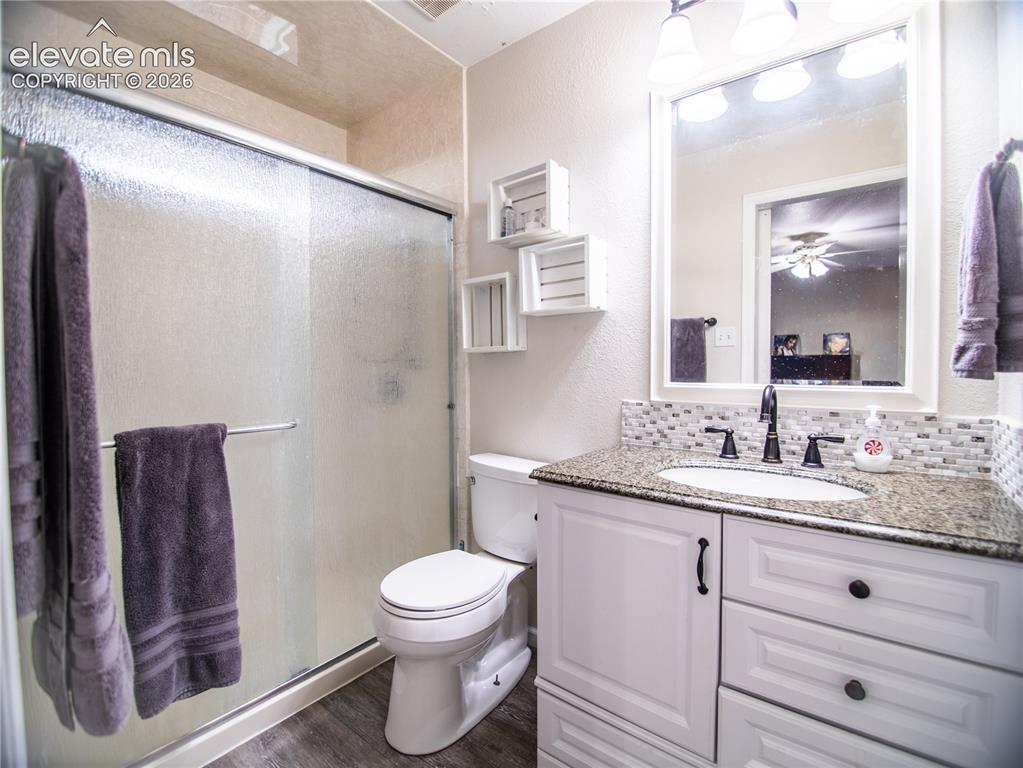 Image 10 of 30: Bathroom