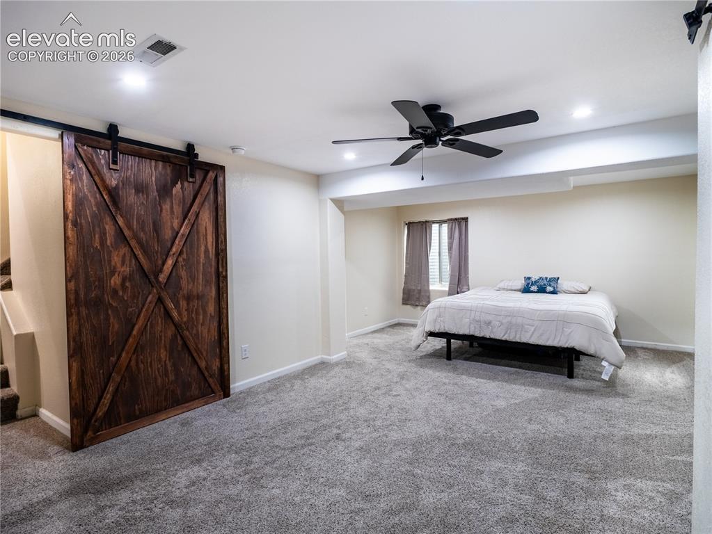Image 19 of 30: Bedroom