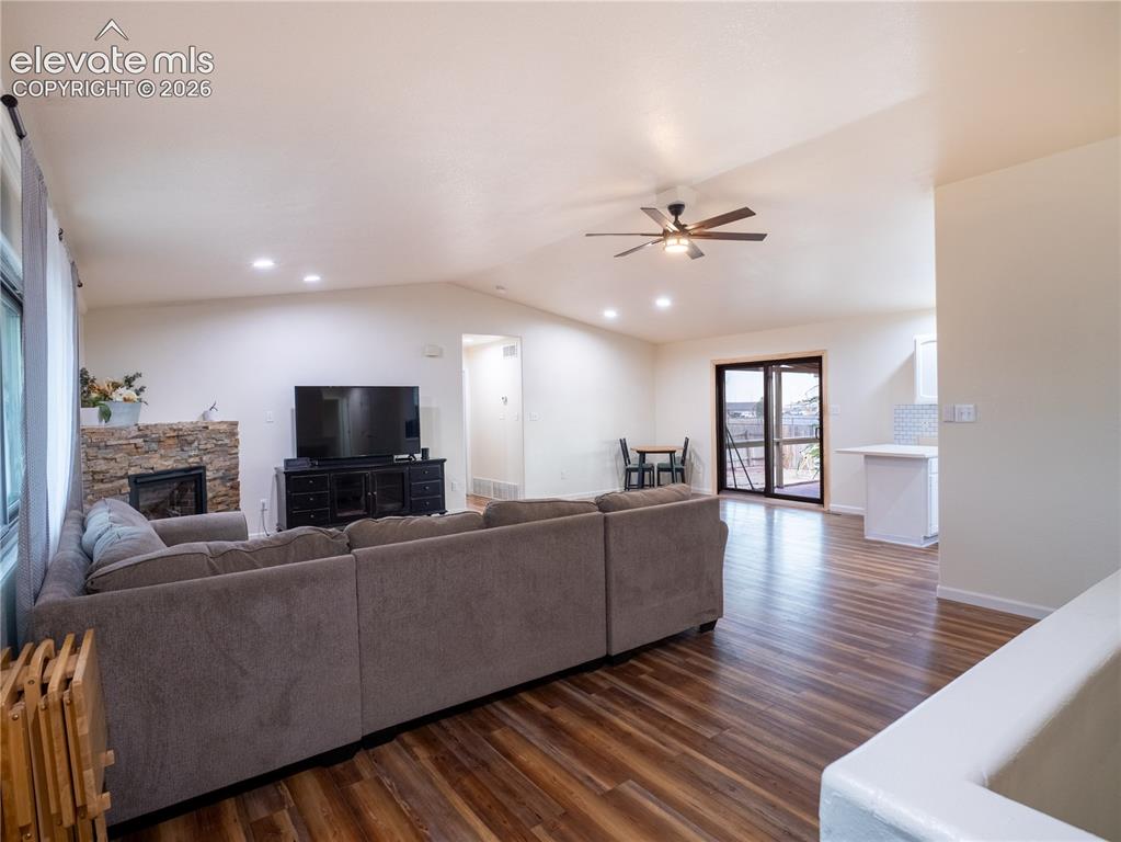 Image 6 of 30: Living Room