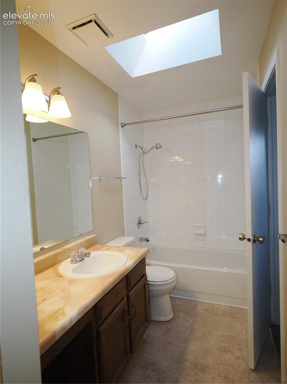 Image 15 of 28: Bathroom