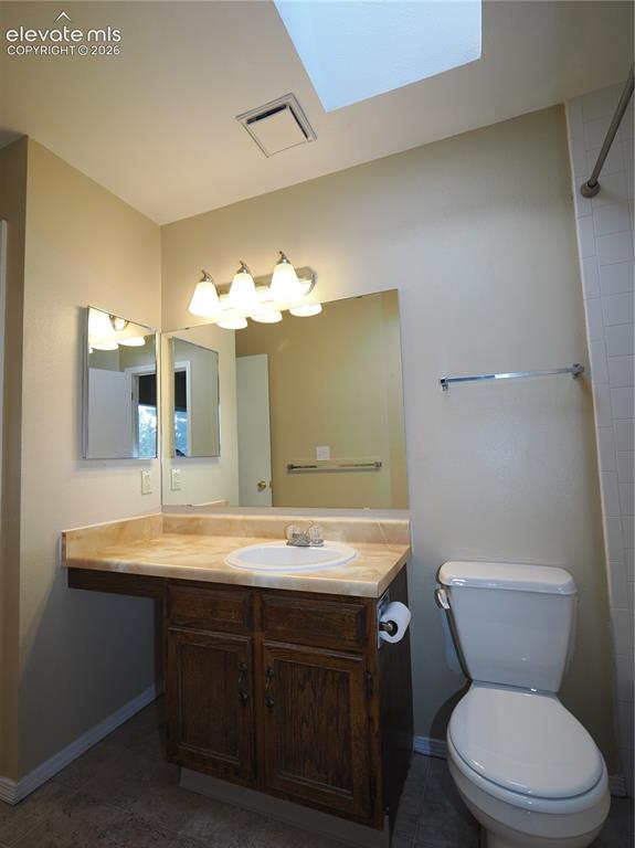Image 17 of 28: Bathroom