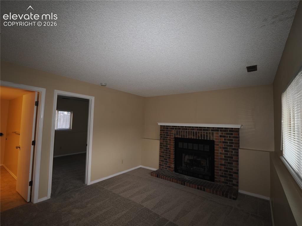 Image 19 of 28: Living Room