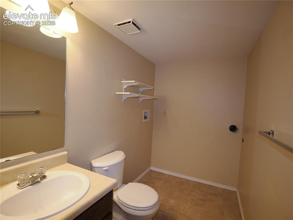 Image 22 of 28: Bathroom