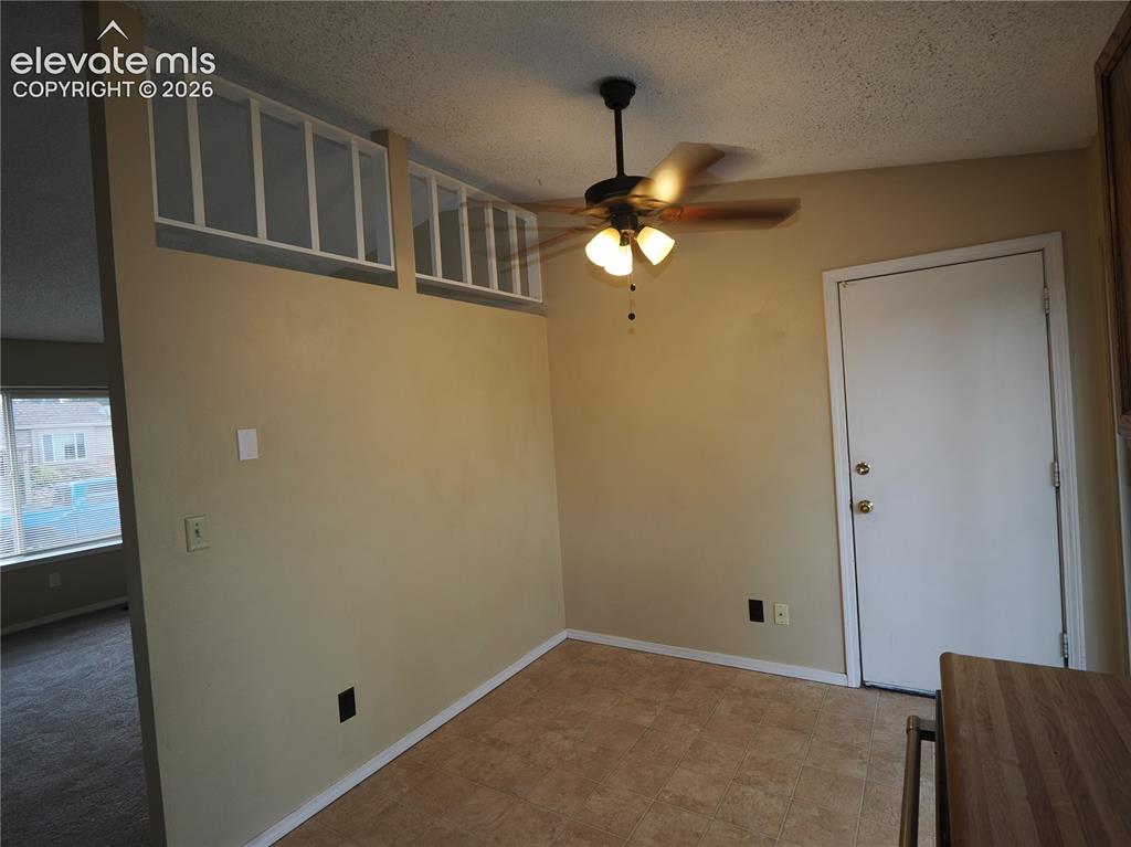 Image 7 of 28: Dining Area