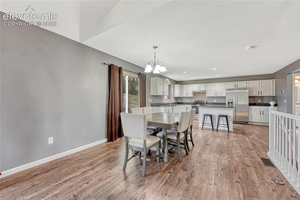 Image 11 of 44: Dining Area