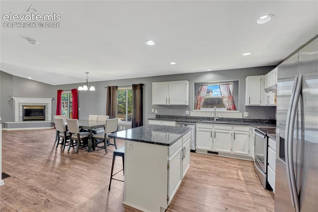 Image 13 of 44: Kitchen