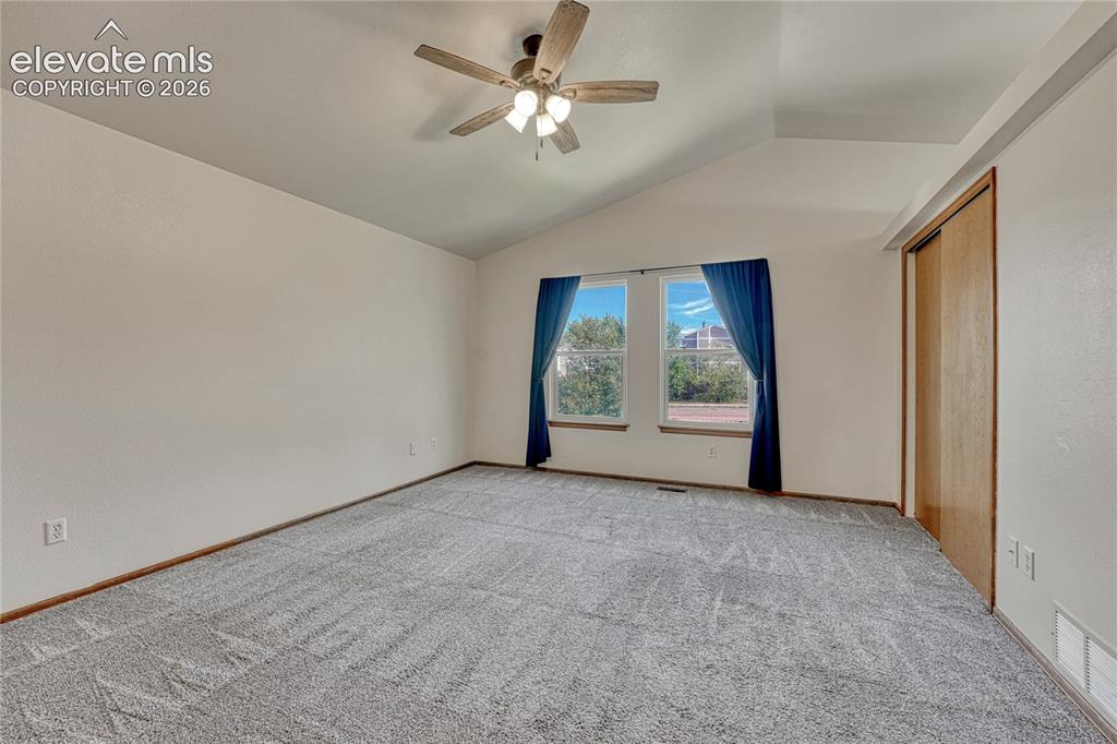 Image 19 of 44: Bedroom