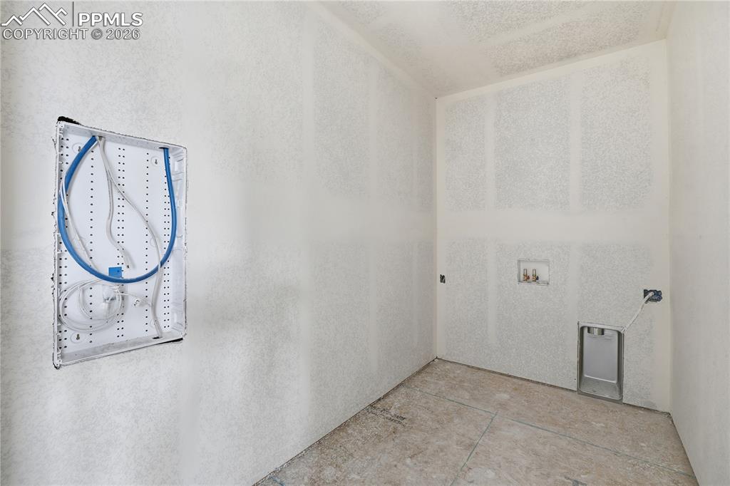 Image 10 of 19: Laundry