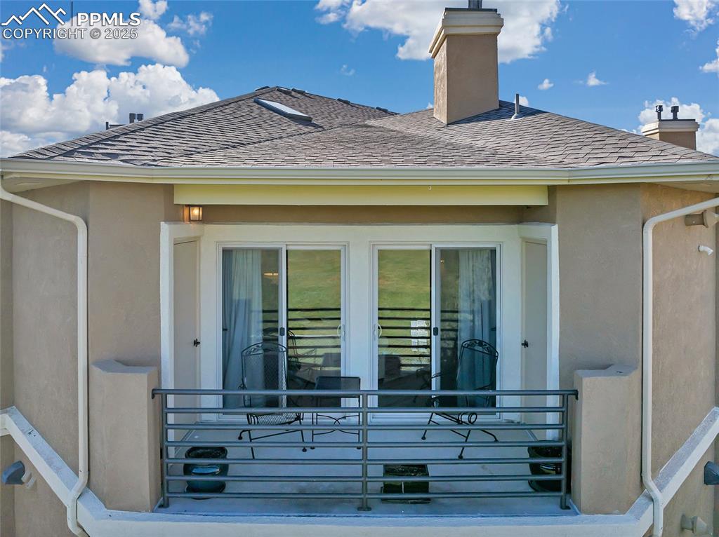 Image 11 of 34: Side of Structure