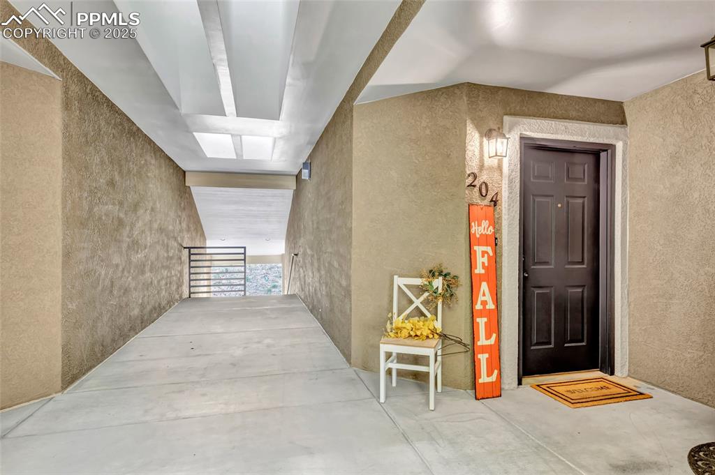 Image 12 of 34: Entry