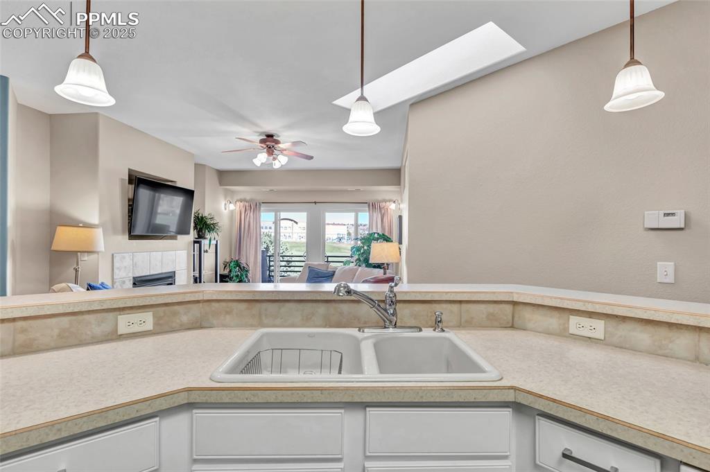 Image 17 of 34: Kitchen