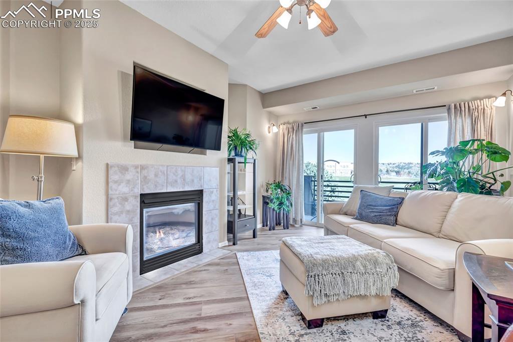 Image 18 of 34: Living Room