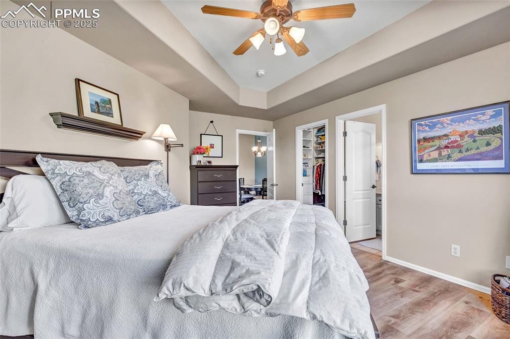 Image 21 of 34: Bedroom