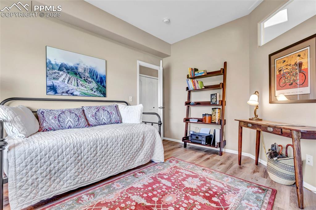 Image 25 of 34: Bedroom