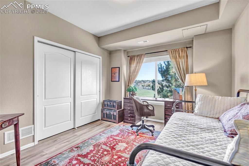 Image 26 of 34: Office