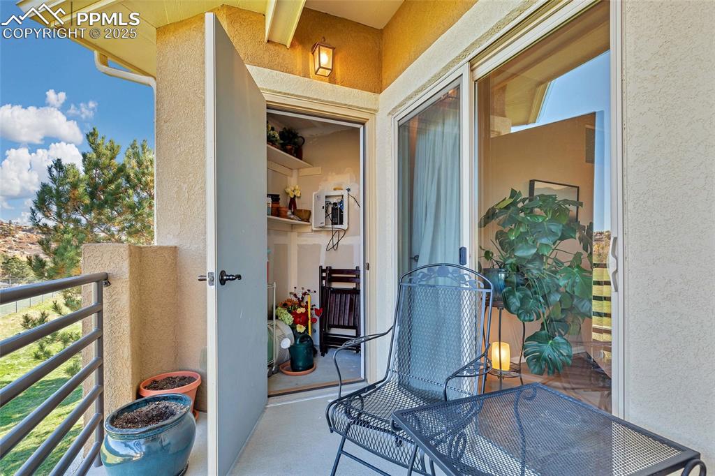 Image 31 of 34: Balcony