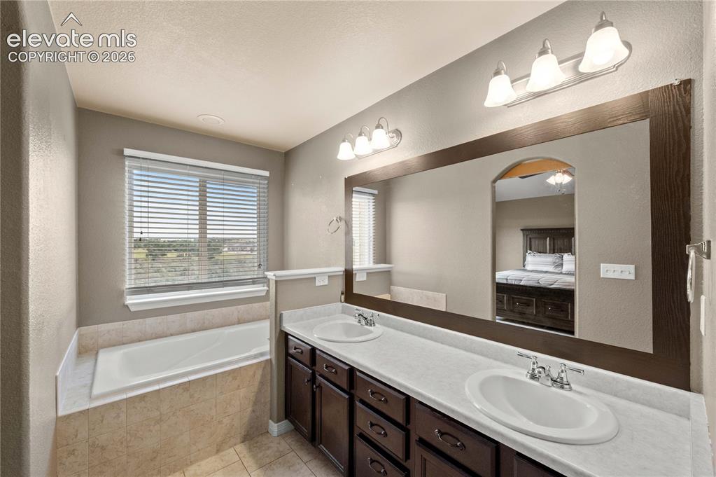 Image 10 of 23: Bathroom