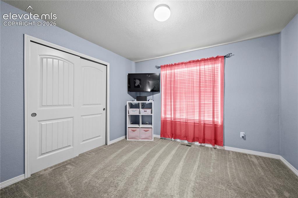 Image 19 of 23: Bedroom