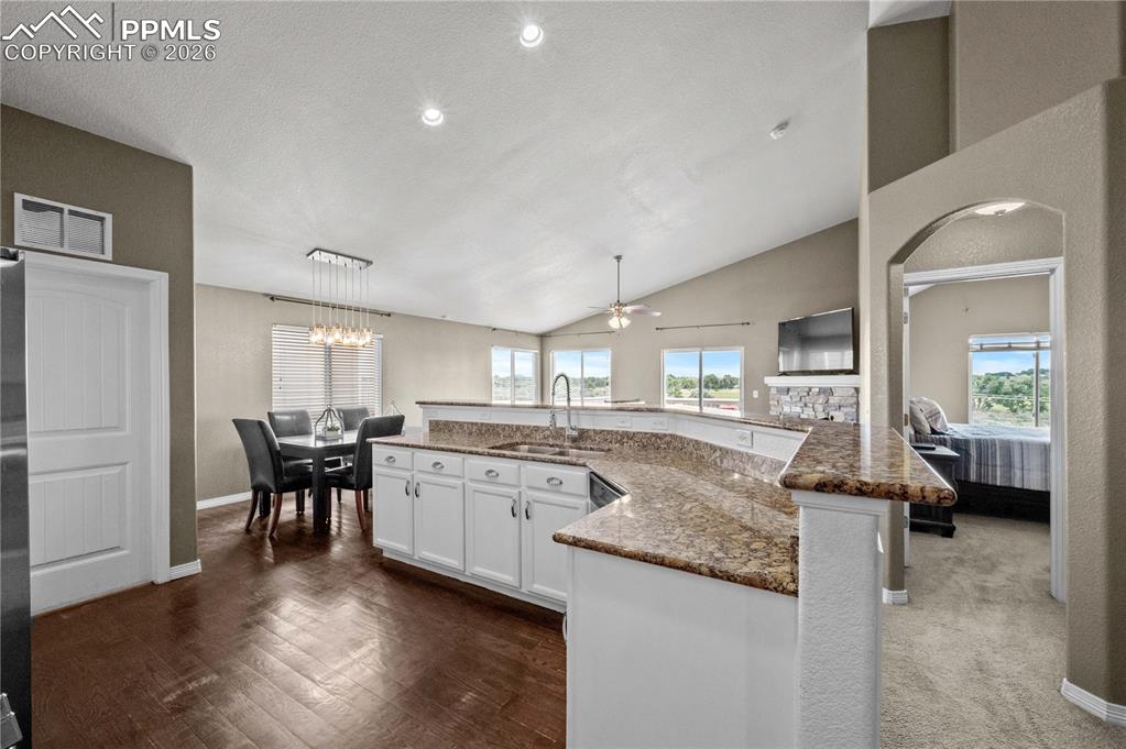 Image 6 of 24: Granite Counters