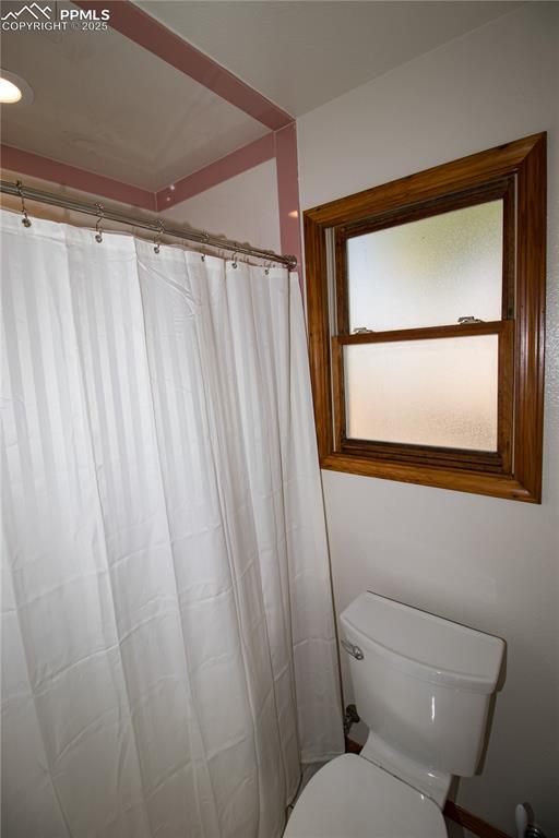 Image 11 of 45: Bathroom