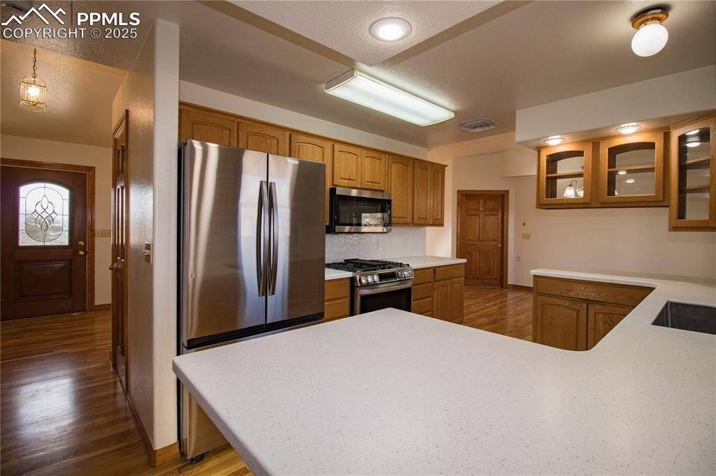 Image 16 of 45: Kitchen