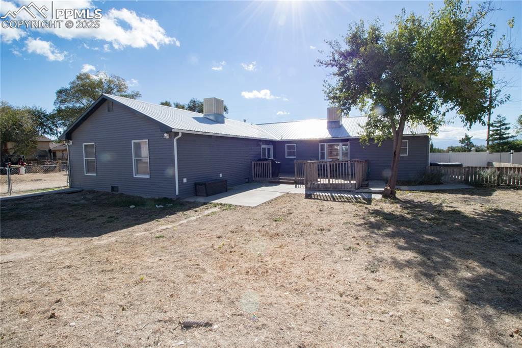 Image 20 of 45: Back of Structure