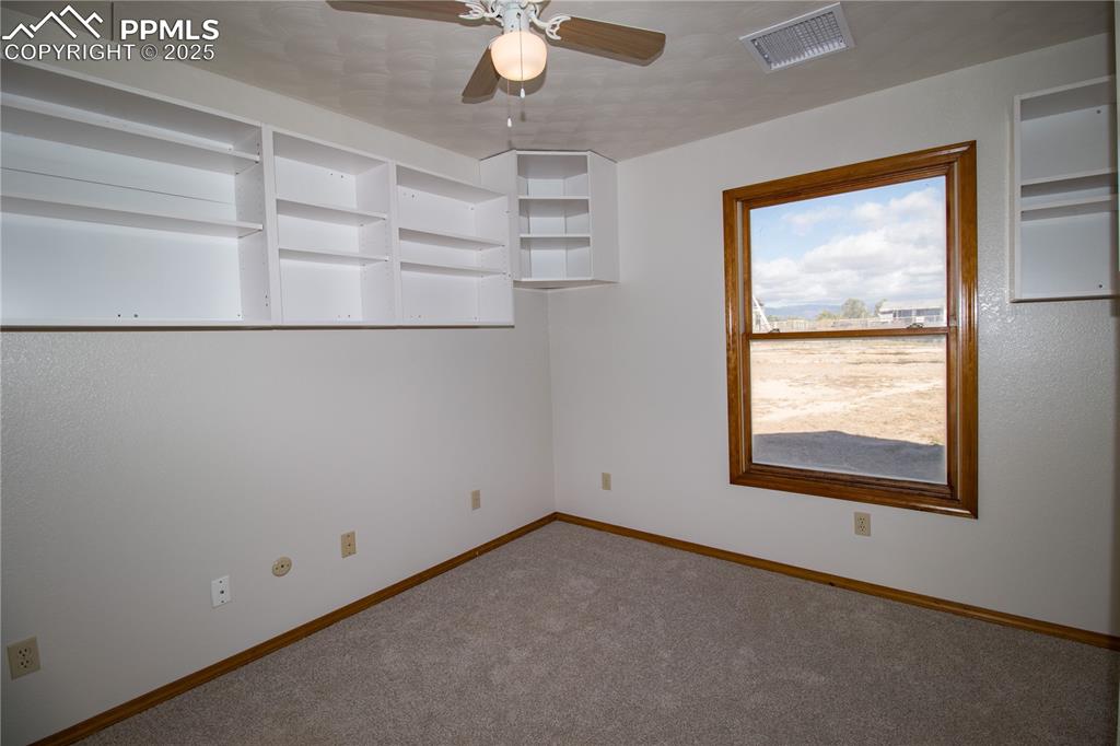 Image 22 of 45: Office