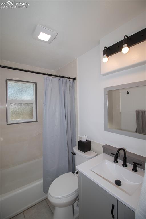 Image 30 of 45: Bathroom