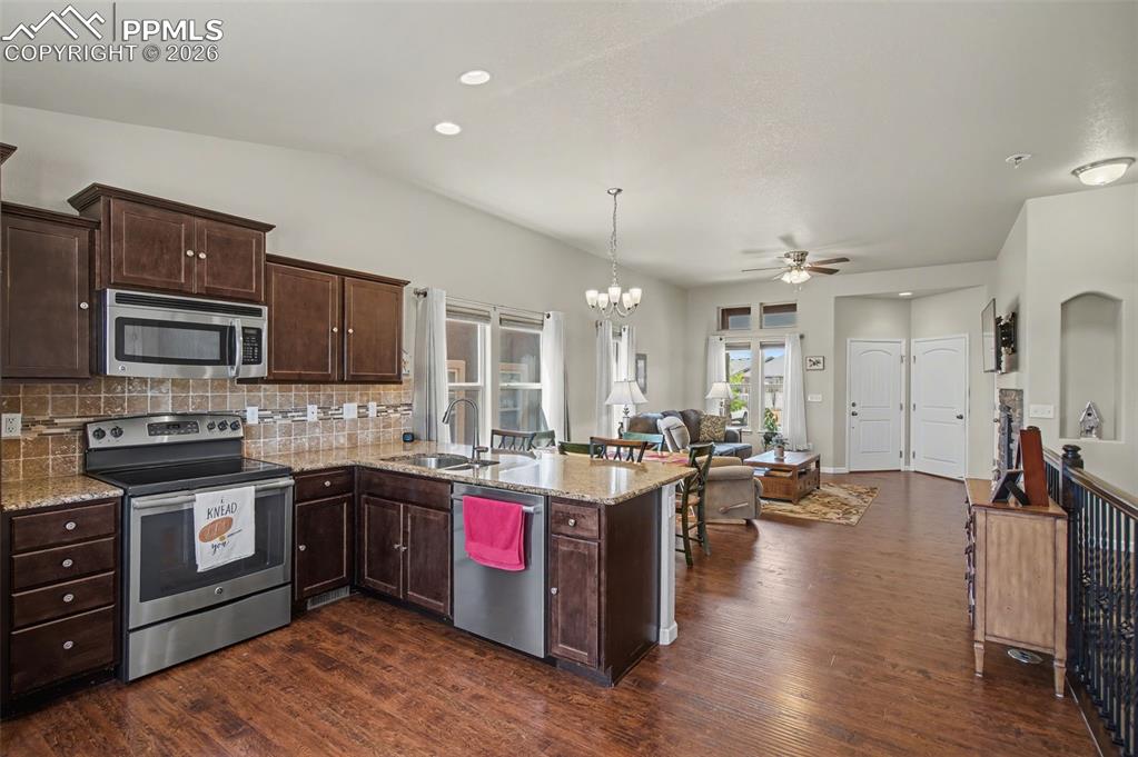 Image 11 of 30: Kitchen