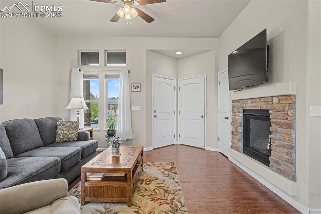Image 6 of 30: Living Room