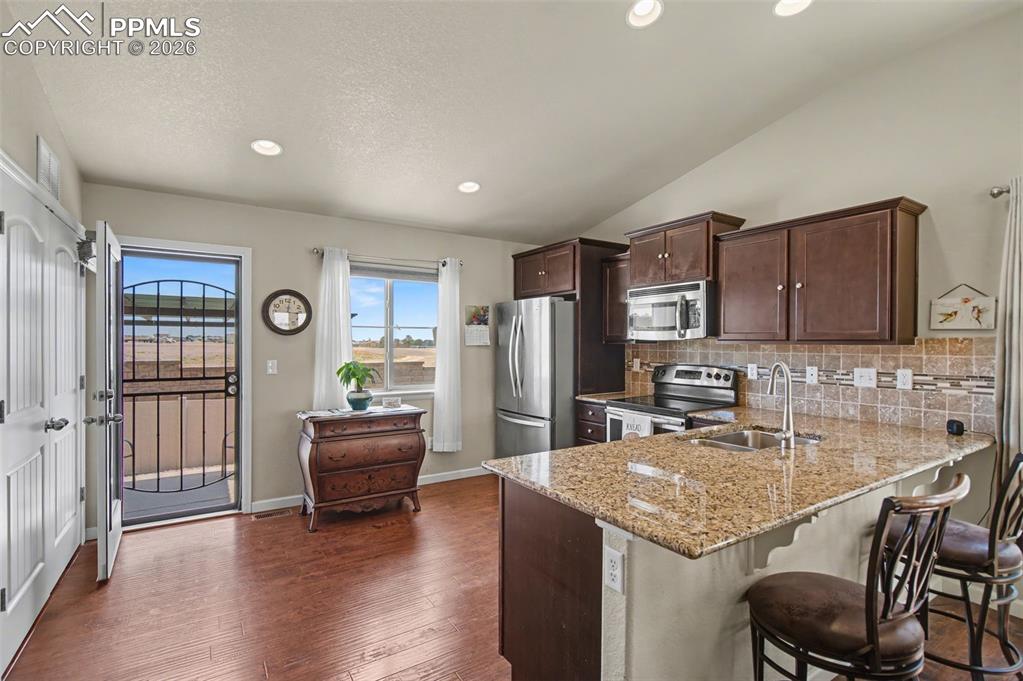 Image 9 of 30: Kitchen