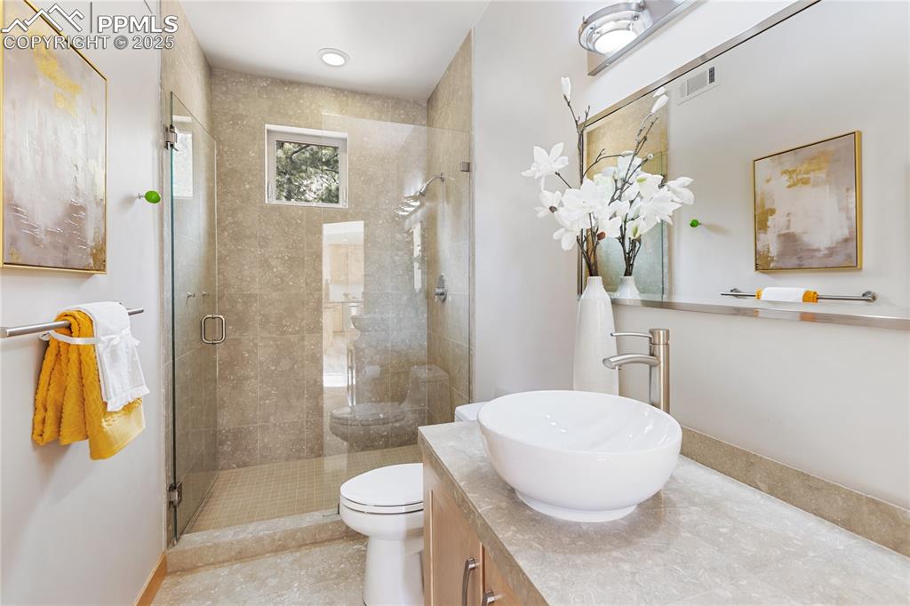 Image 19 of 43: Main level 3/4 bath