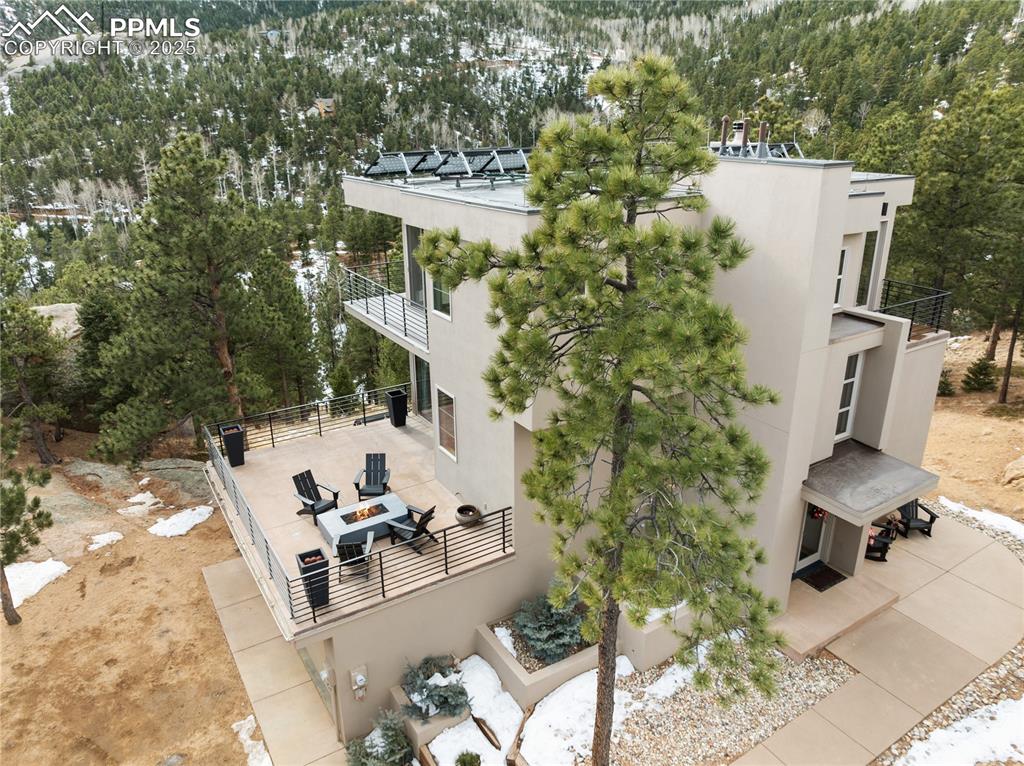 Image 3 of 43: But also has super cool architecture