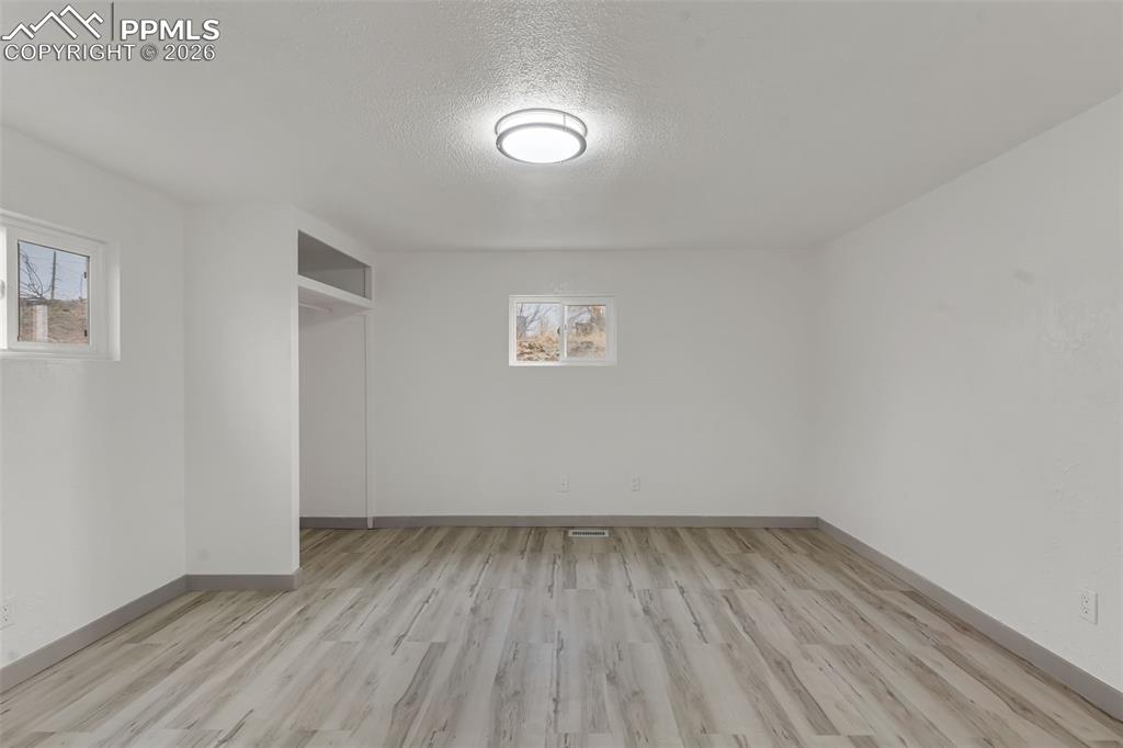 Image 10 of 37: Bedroom