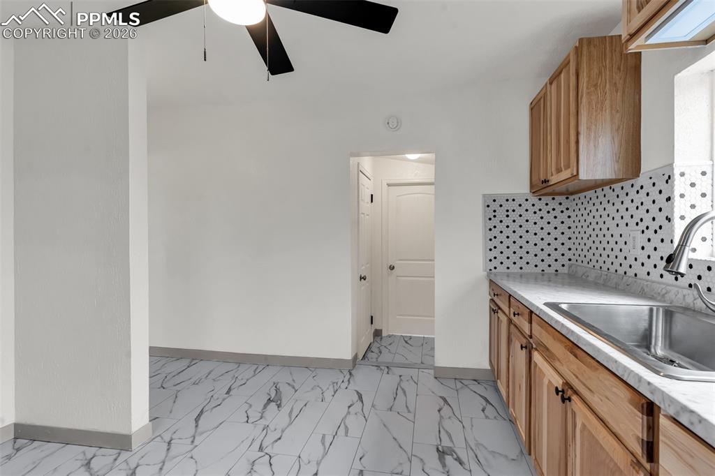 Image 17 of 37: Kitchen