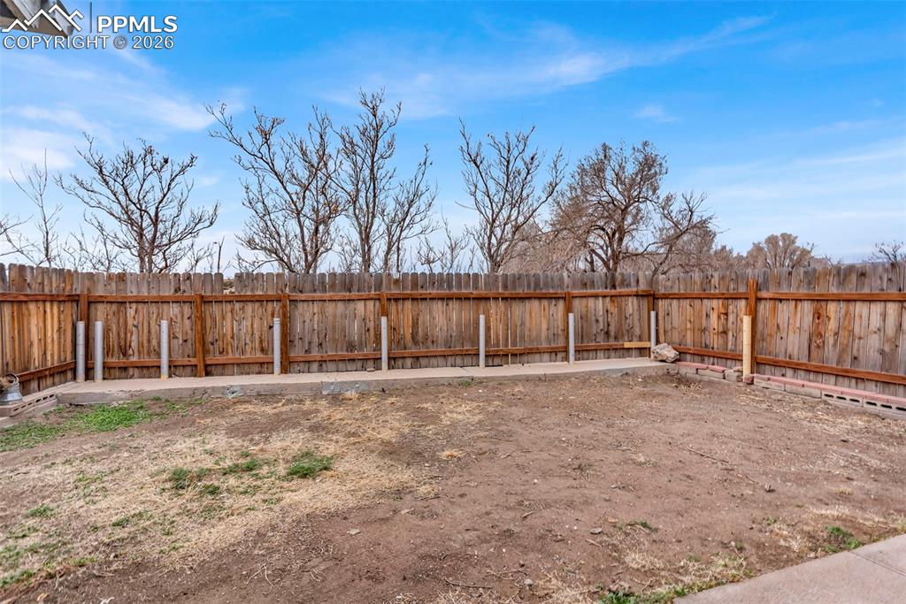 Image 23 of 37: Yard